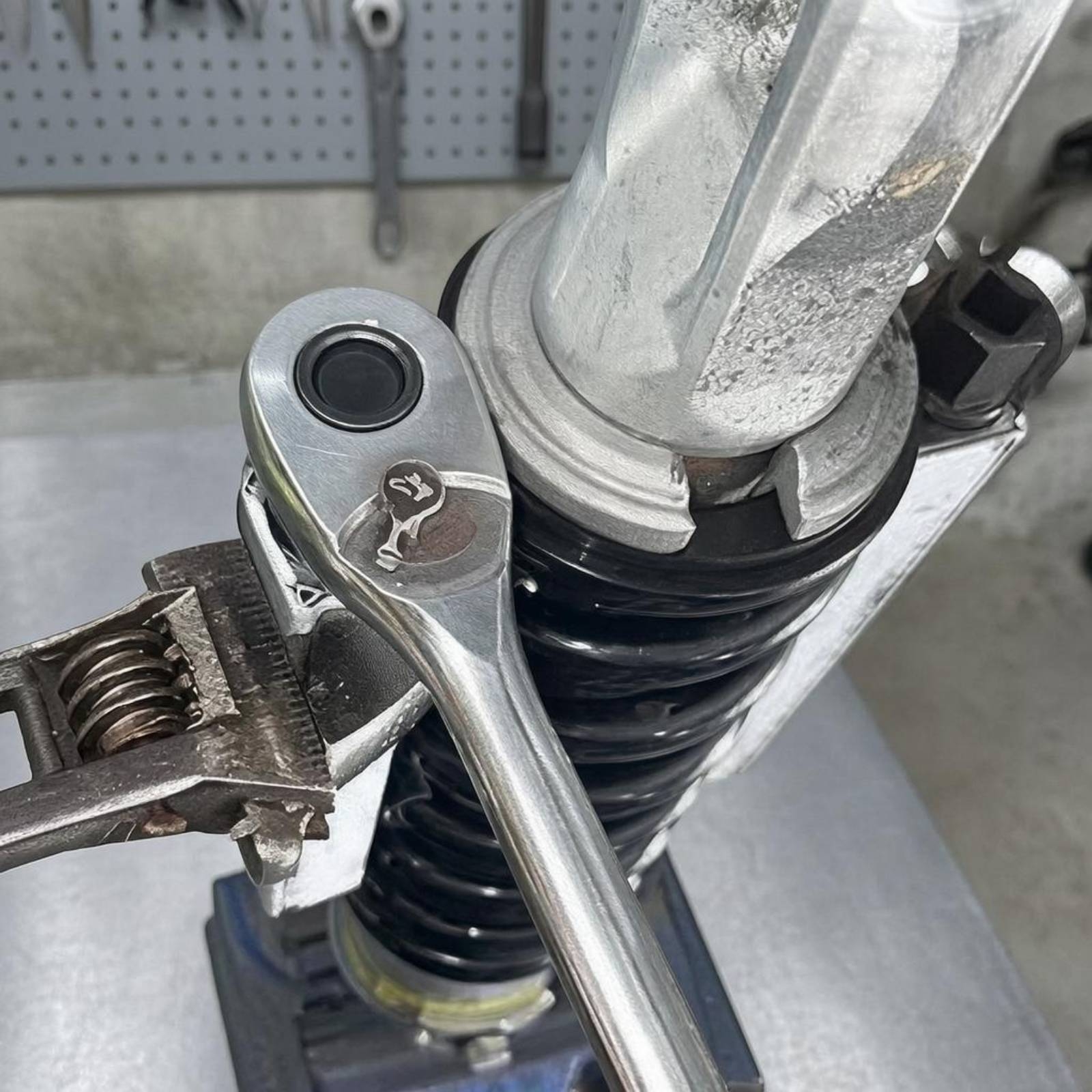 Motorcycle Shock Coil Compress - Tools For Motorcycle Workshop reseña y precio